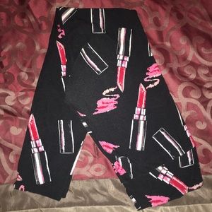 LulaRoe Black Lipstick OS Leggings