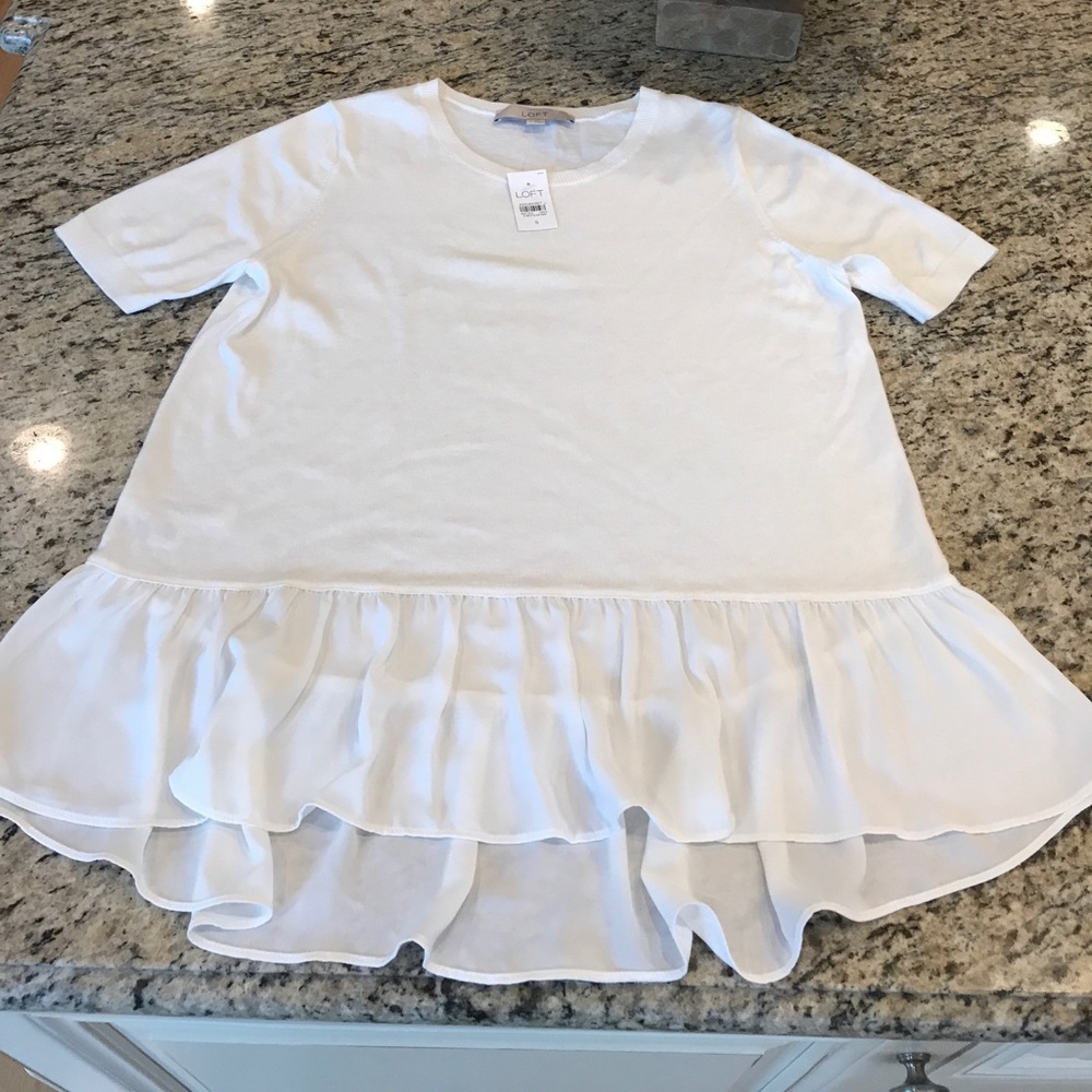 Loft ruffle edge top. Small