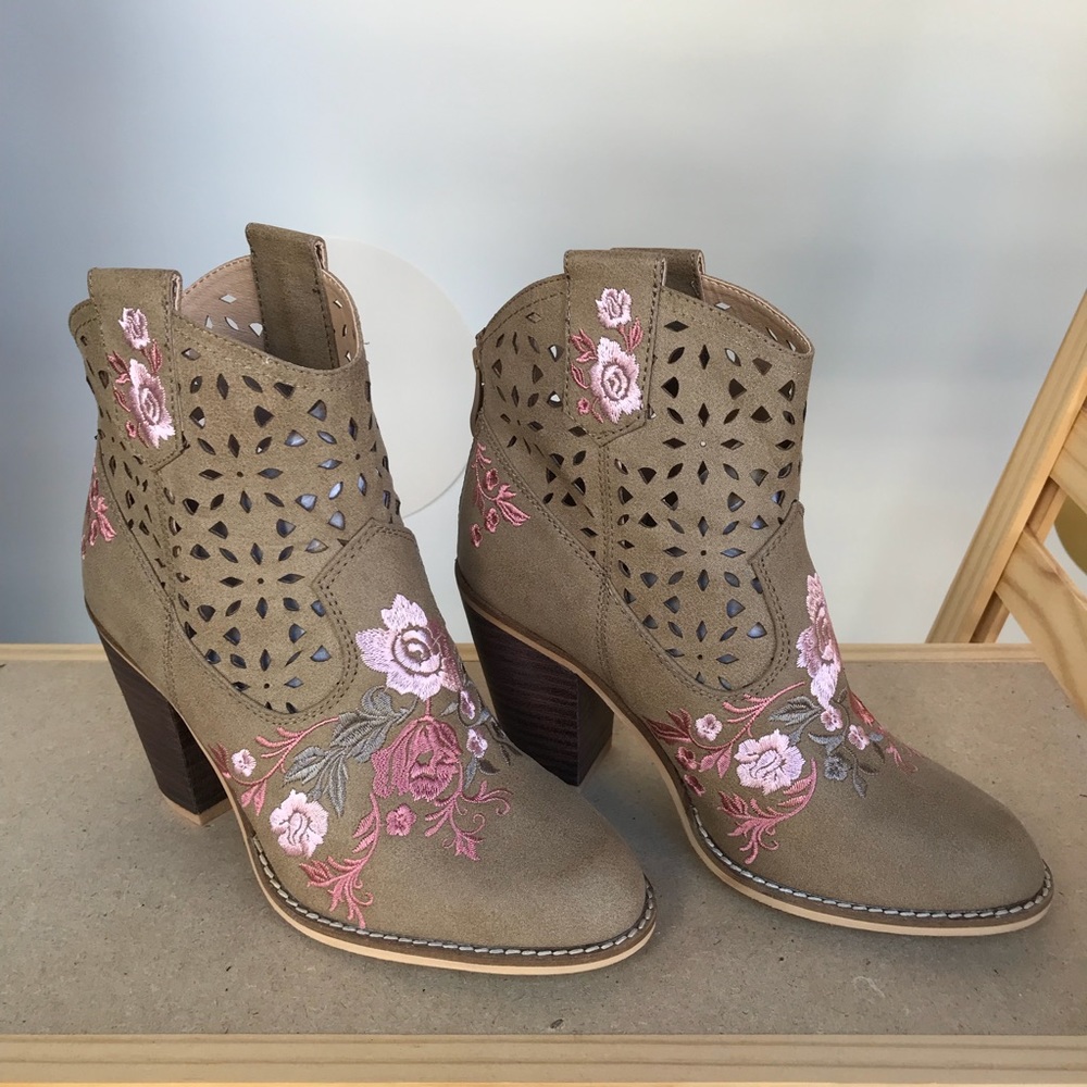 Sherry Beige Rebels Bootie - Picture 2 of 4