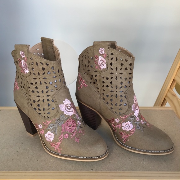 Sherry Beige Rebels Bootie - Picture 2 of 4