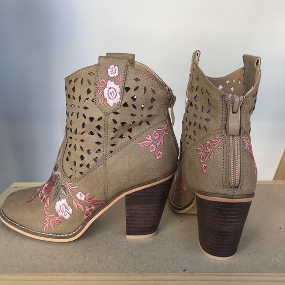 Sherry Beige Rebels Bootie - Picture 3 of 4