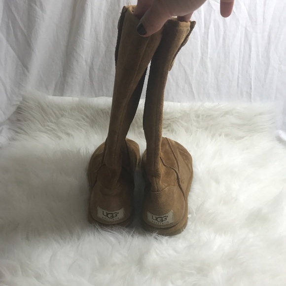 UGG Tall Buttoned Light Weight Boots - Picture 2 of 6