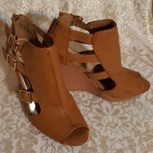 Unlisted Wedges by Kenneth Cole