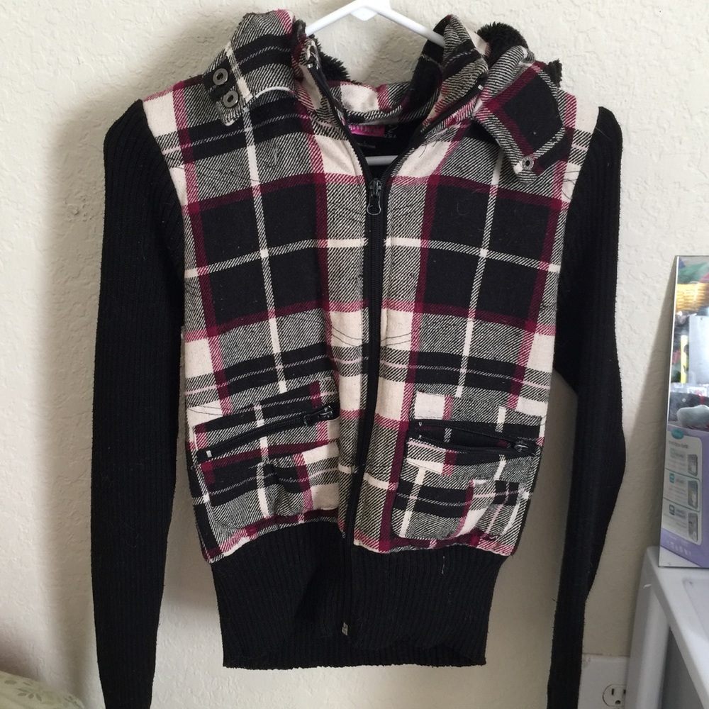 Cute jacket w/fur hood