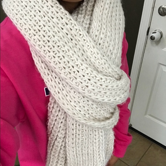 Zara White Knit Long Scarf - Picture 2 of 5