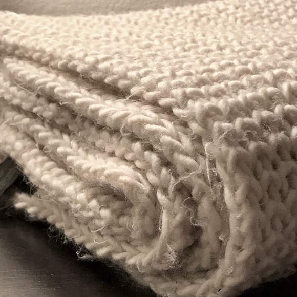 Zara White Knit Long Scarf - Picture 5 of 5