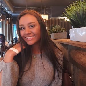 Meet your Posher, Danielle