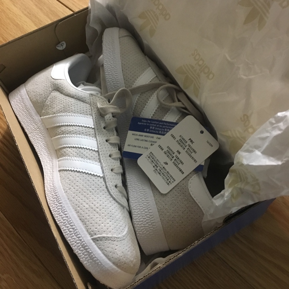 Adidas original gazelle shoes. Brand new with tag