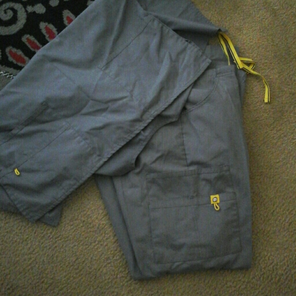 Scrub set