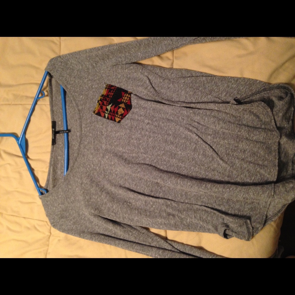 Long sleeve with Aztec pocket