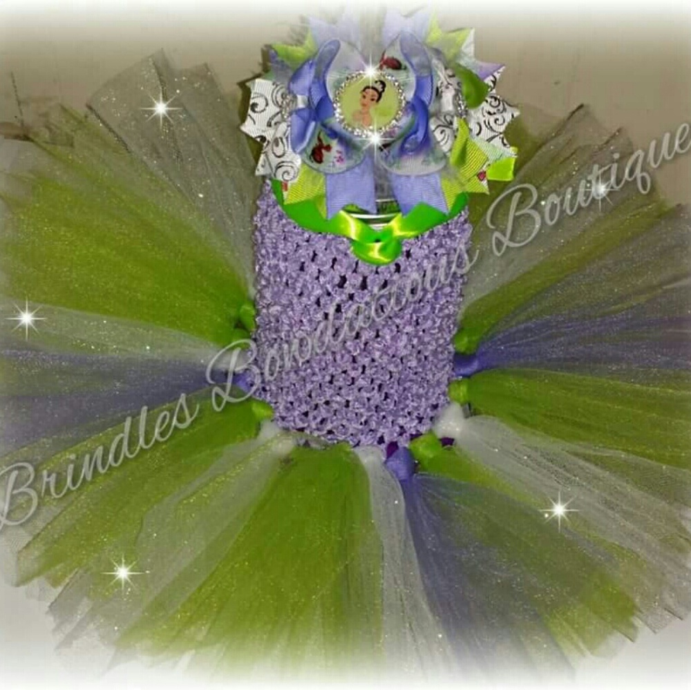 Custom bow with tutu outfit