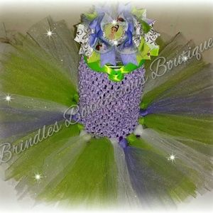 Custom bow with tutu outfit