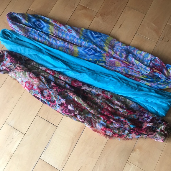 Bundle of Scarves - Picture 2 of 3