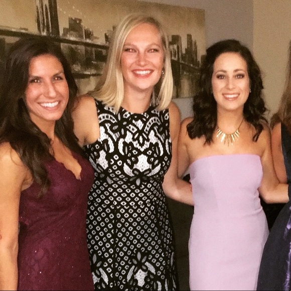 Vera Wang lace gown - Picture 2 of 4