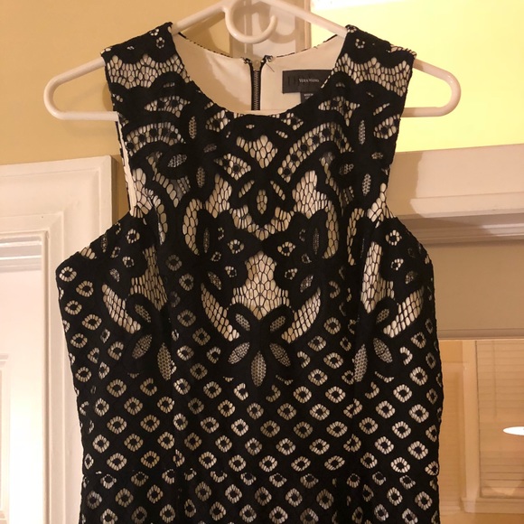 Vera Wang lace gown - Picture 3 of 4