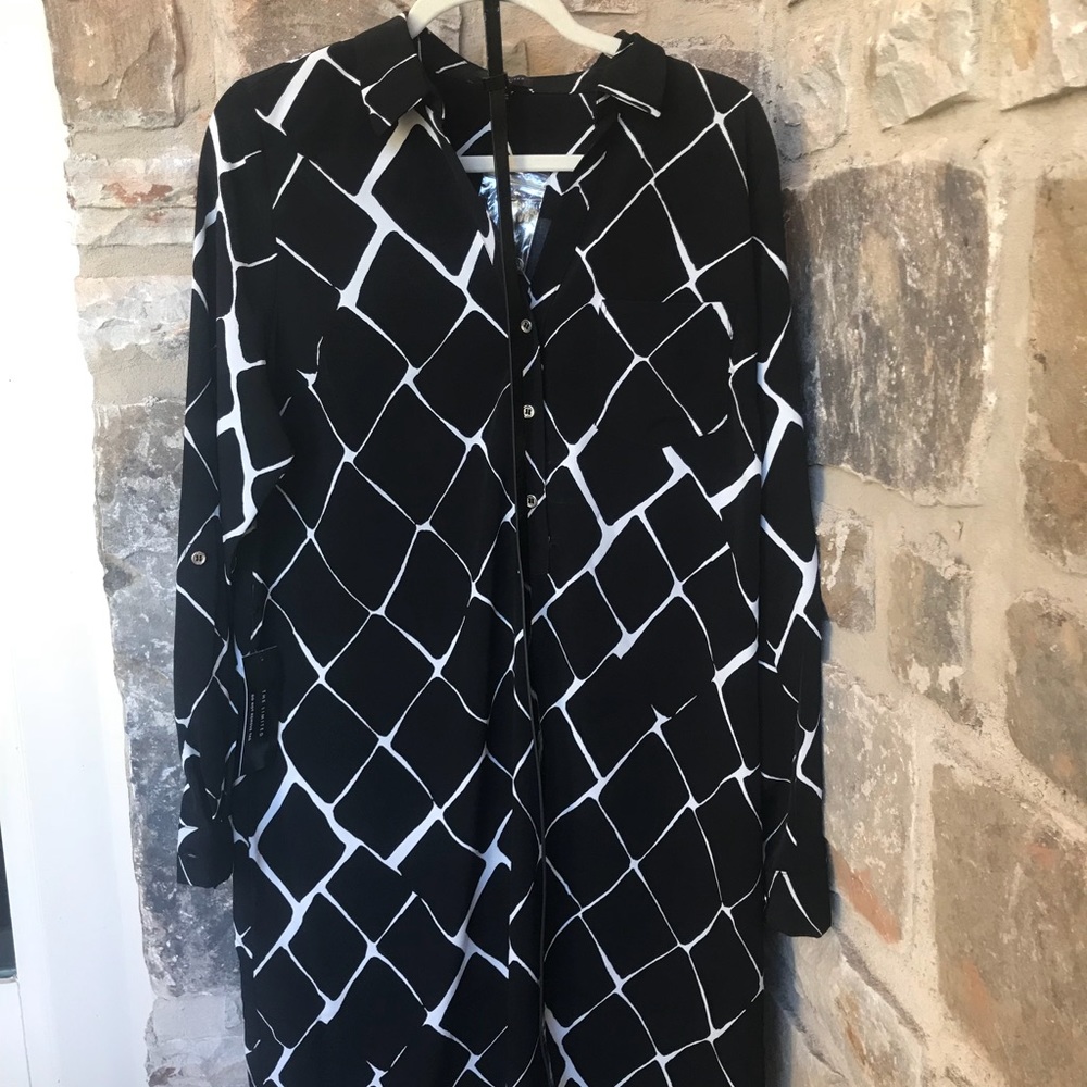 Classic shirt dress with patent belt