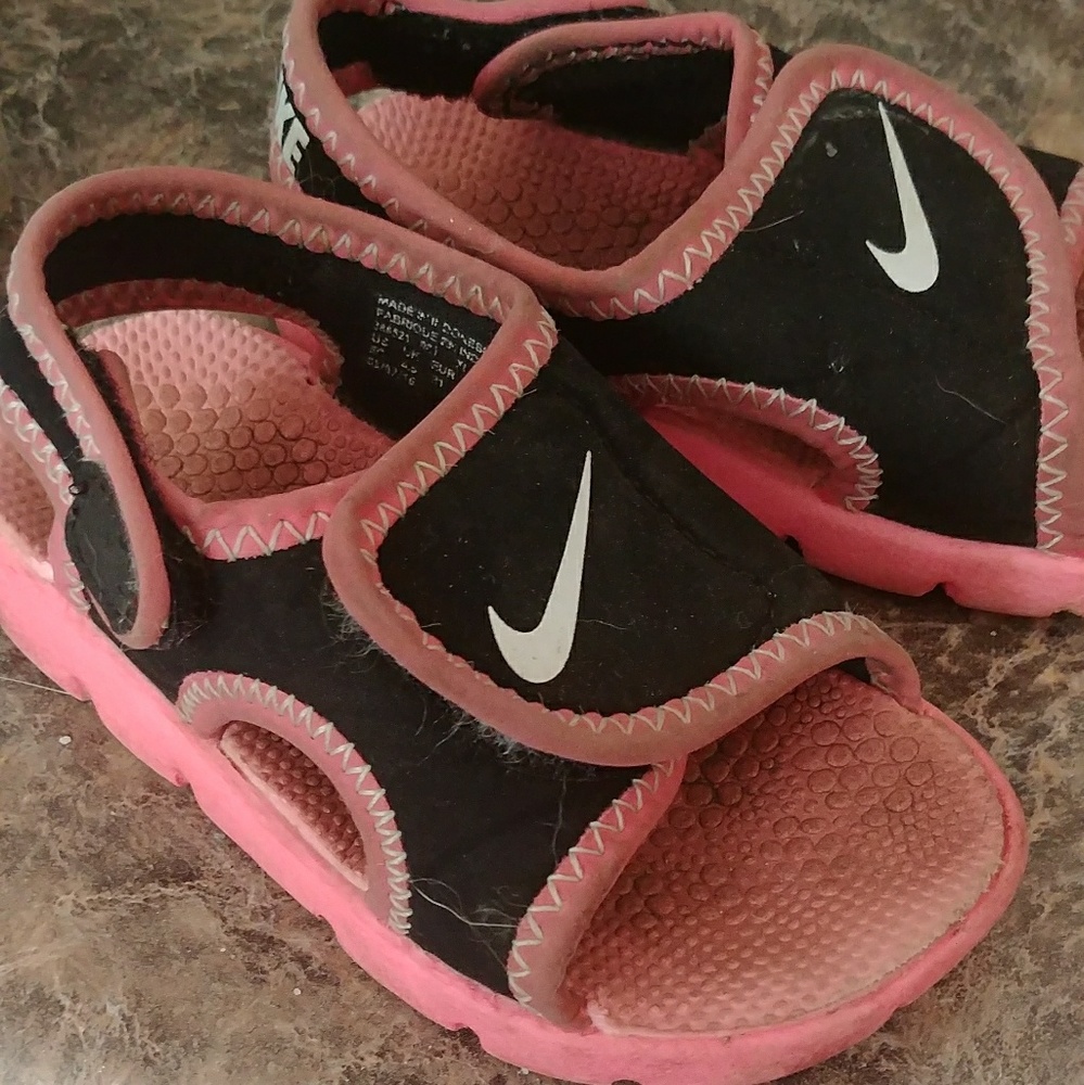 Size 5(TODDLER) Nike Sandals