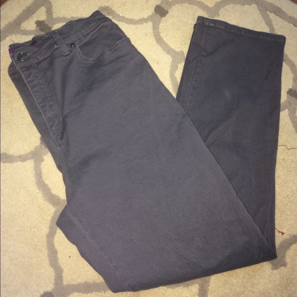 NWOT dk grey jeans by Gloria Vanderbilt. Sz 12P.