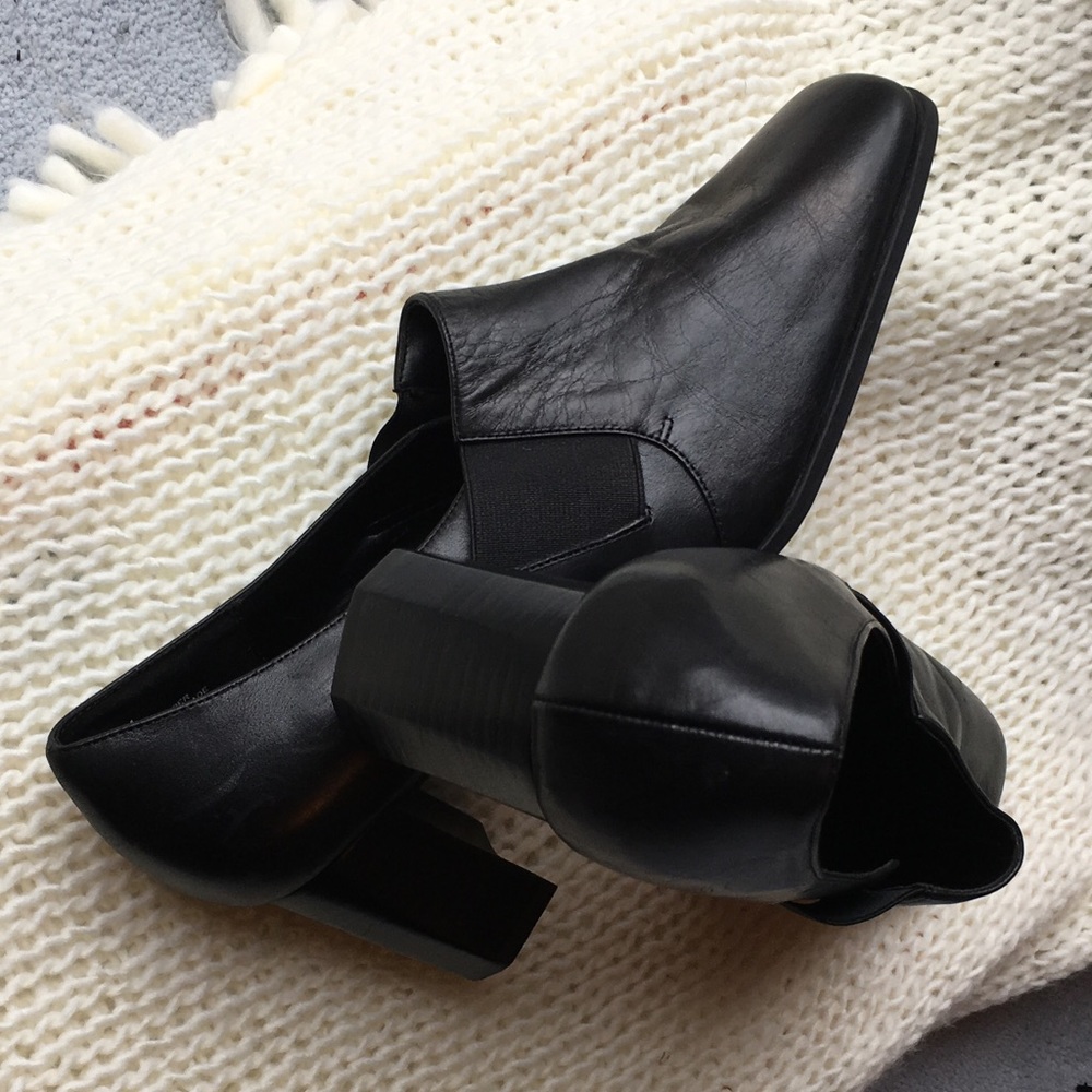Black dress shoes