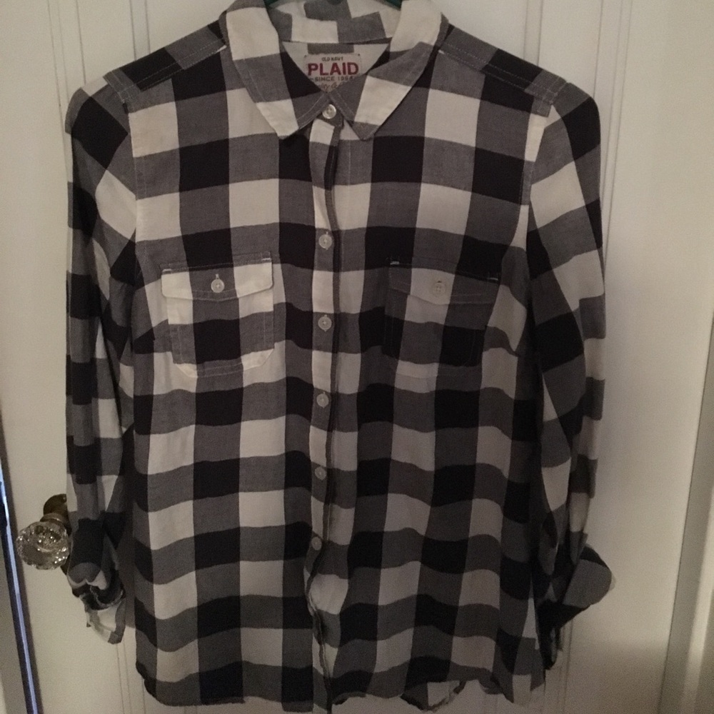 Adorable fitted plaid shirt