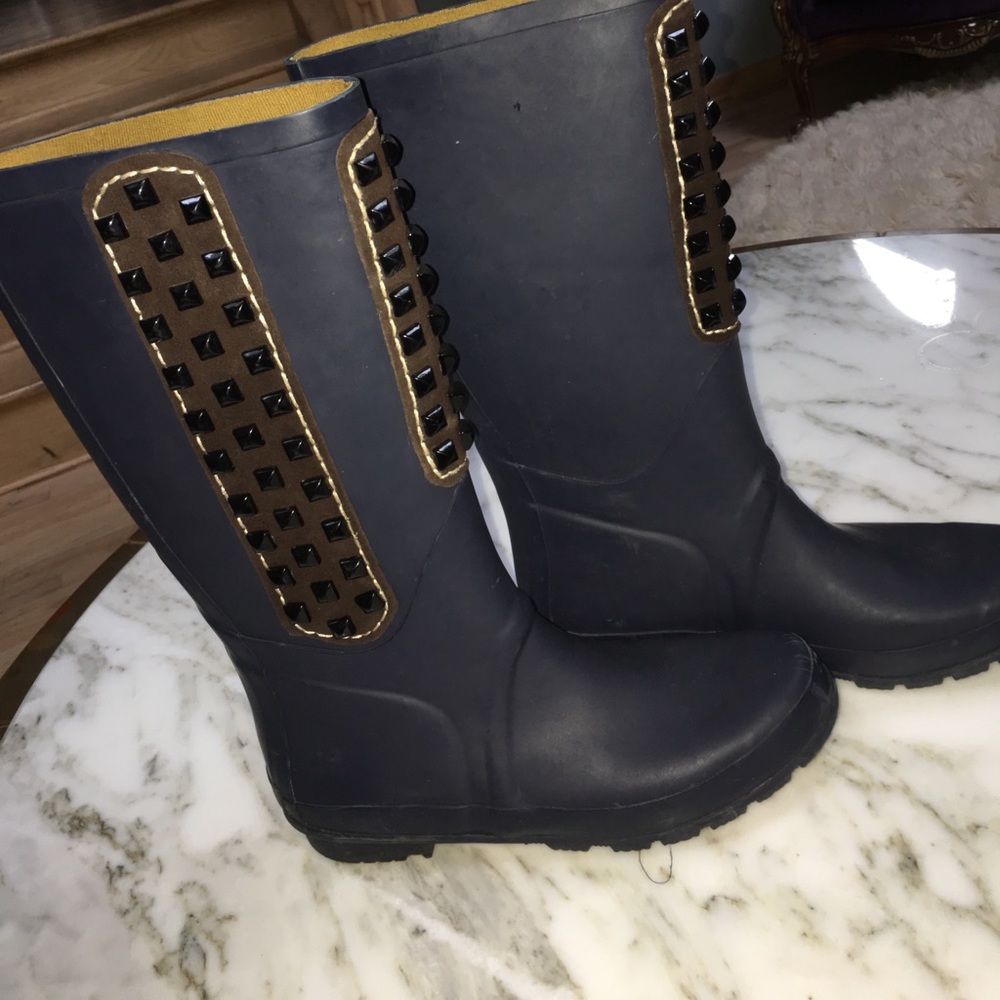 BCBG navy blue rain boots.