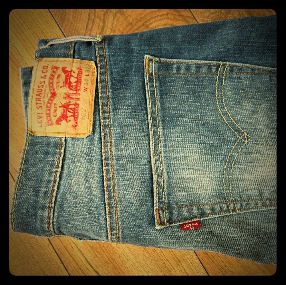 Levis slim tappered legs 522