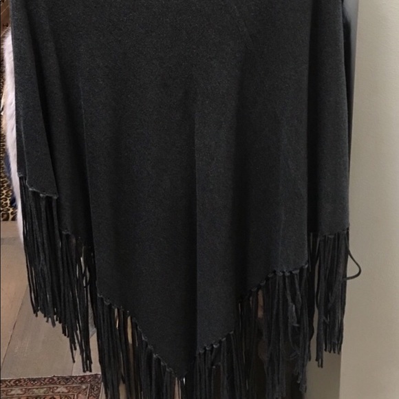 Gray poncho with fringe - Picture 3 of 4
