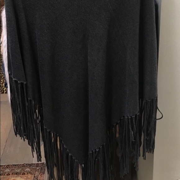 Gray poncho with fringe - Picture 4 of 4