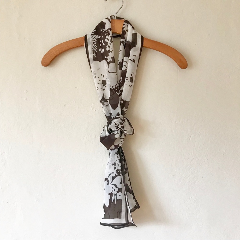 !! Closet Closing !! Banana Republic Silk Scarf
