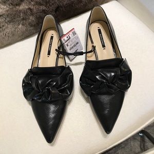 Zara black bow loafers NWT USA size 6. Perfect!!