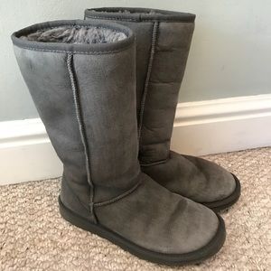 Women’s Ugg Boots, grey, size 9