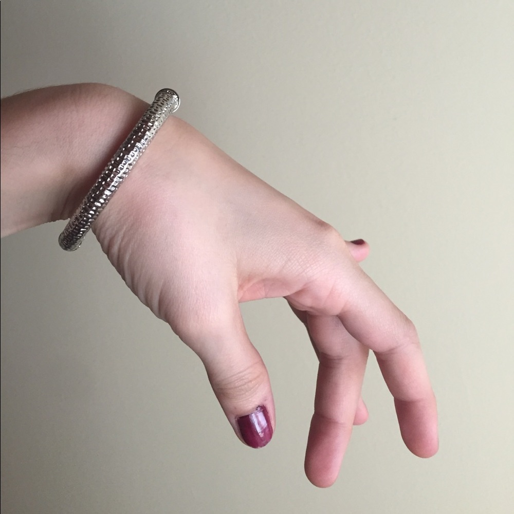 Textured silver bangle!