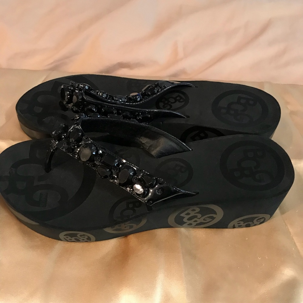 BCBG SLIP ONS - Picture 2 of 5