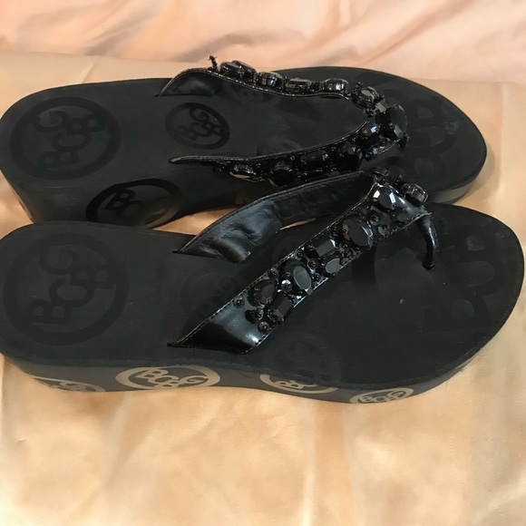 BCBG SLIP ONS - Picture 3 of 5