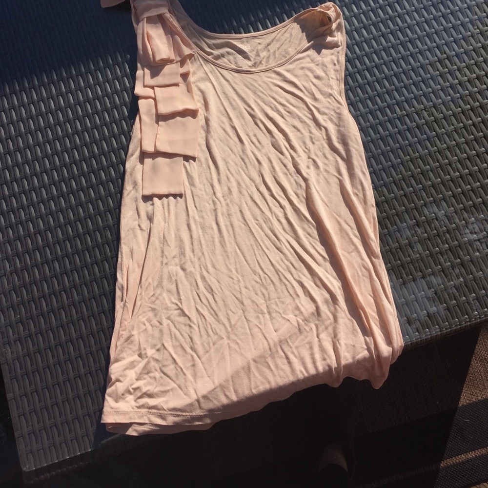 Cute tshirt with cute shoulder bow detail