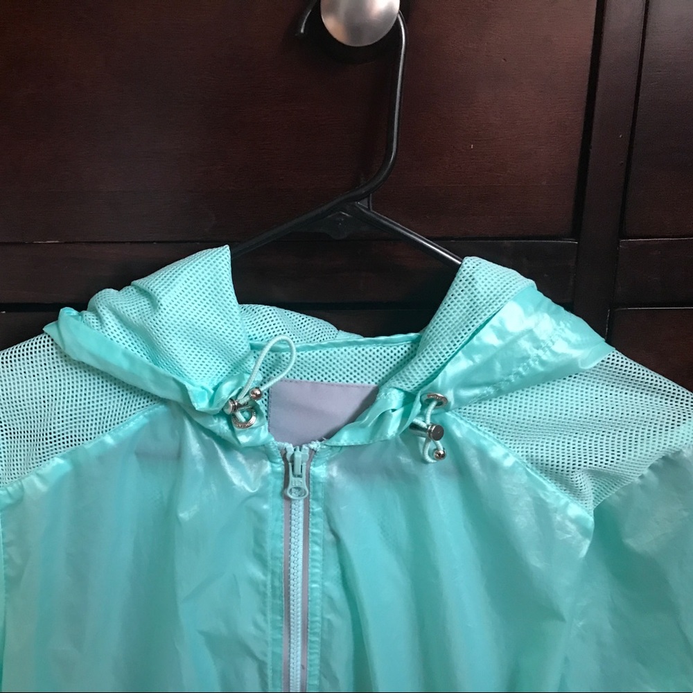 Windbreaker - Picture 4 of 4