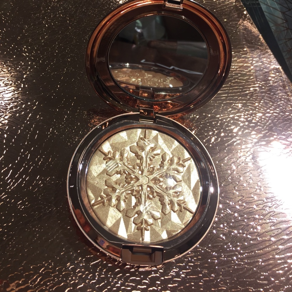 MAC SNOWBALL WHISPER OF GILT (NEW) - Picture 2 of 3