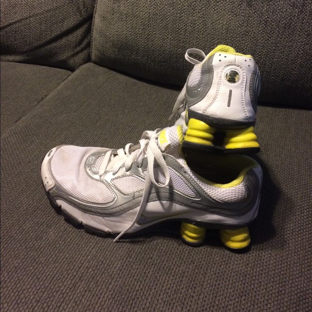 Gently used women's Nike shock 9.5