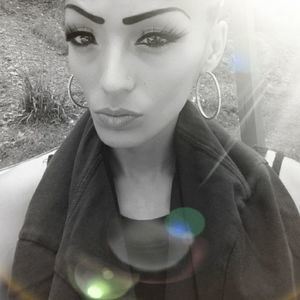 Meet your Posher, Crystal