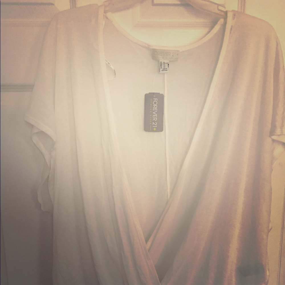 2X top from forever 21+ off white NWT