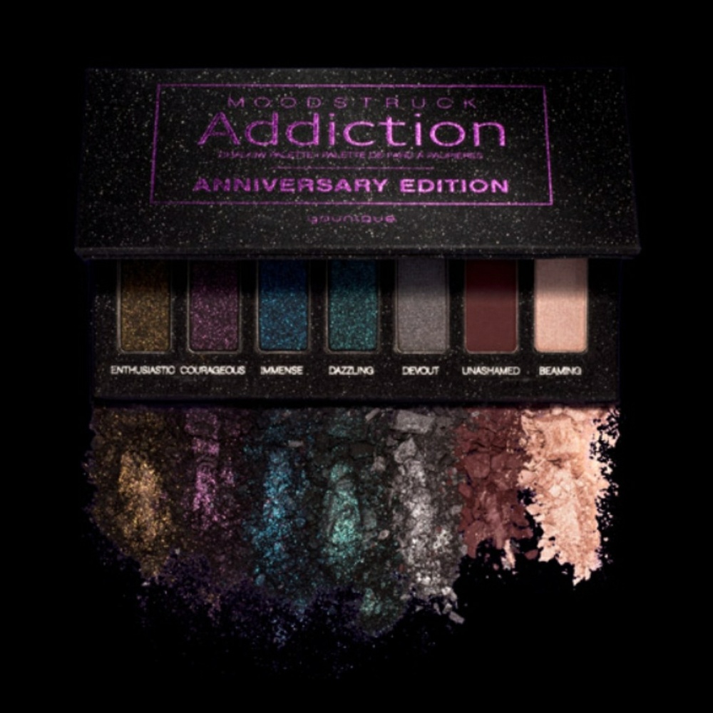 Eyeshadow palette with glitter
