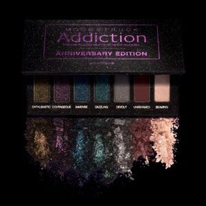Eyeshadow palette with glitter