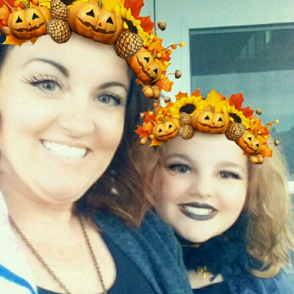 Meet your Posher, Lora