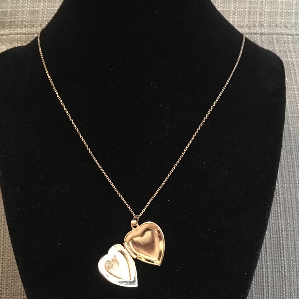 Vintage 60s classic gold tone heart locket