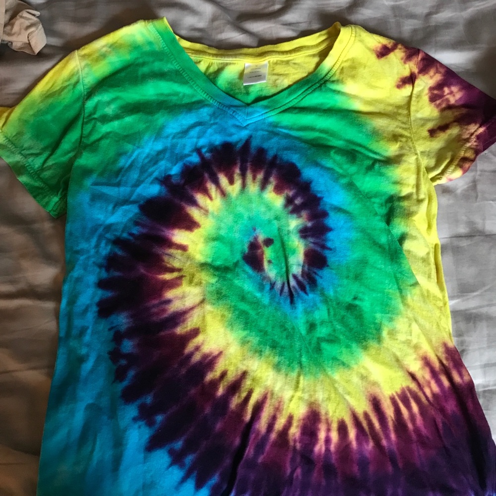 tie dye shirt v neck
