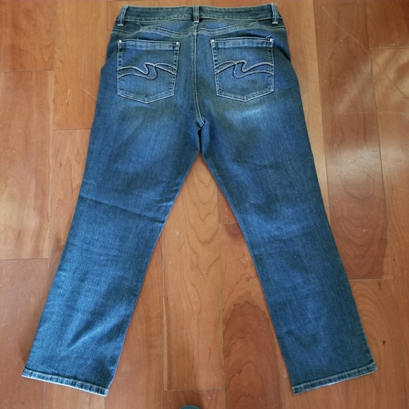 WHBM "Blanc" Cropped Size 10 - Picture 3 of 8