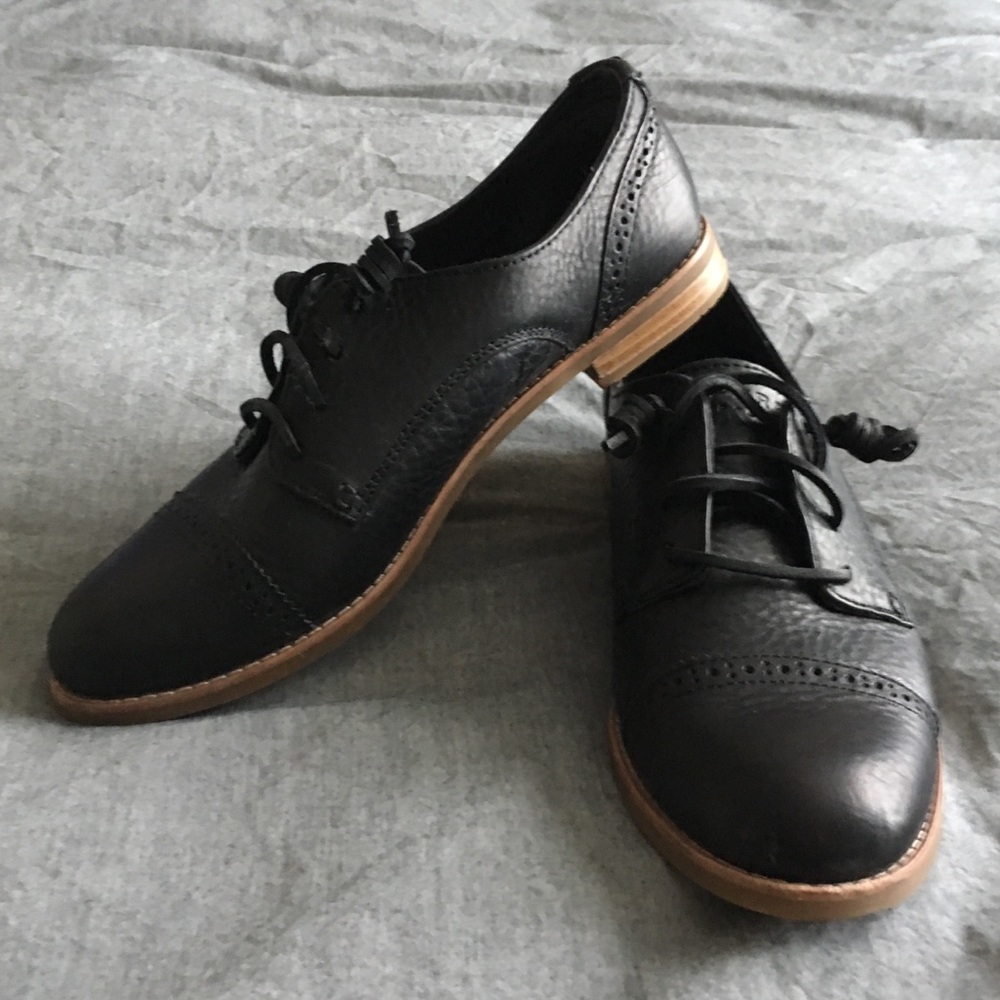 Sperry “Bedford” Cap-toe Black Leather Oxfords