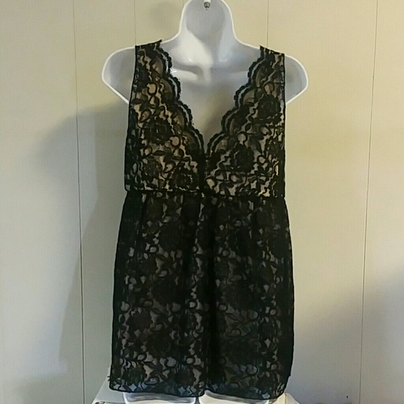 Banana Republic black lace top sold - Picture 3 of 4