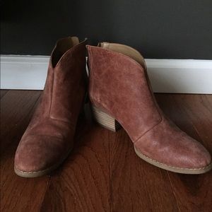 Rust Nine West booties