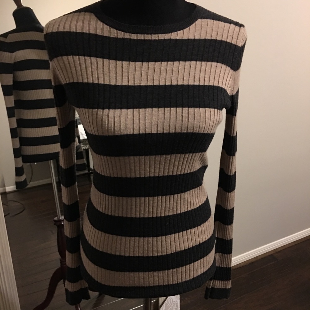 Brand:Vince size: medium